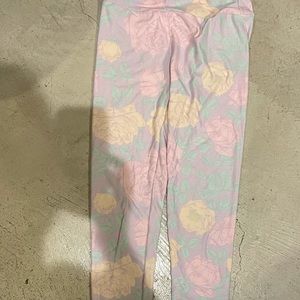 Pretty pastel LULAROE OS leggings